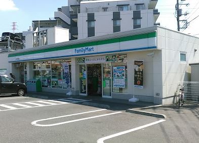タウンハウスセリージュ ﾌｧﾐﾘｰﾏｰﾄ 日野甲州街道店