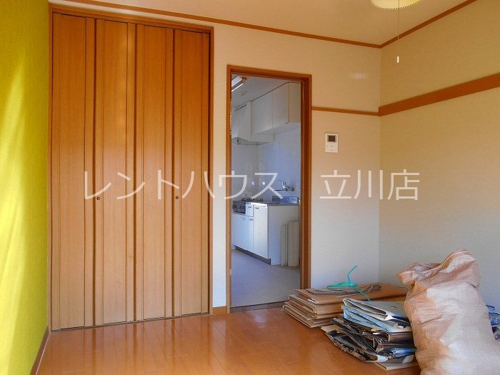 ハイム田原 壁紙色違い