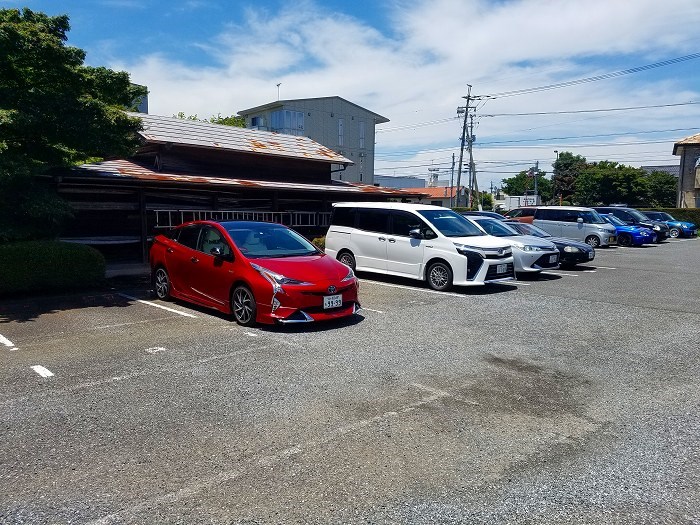 ロザージュ 駐車場