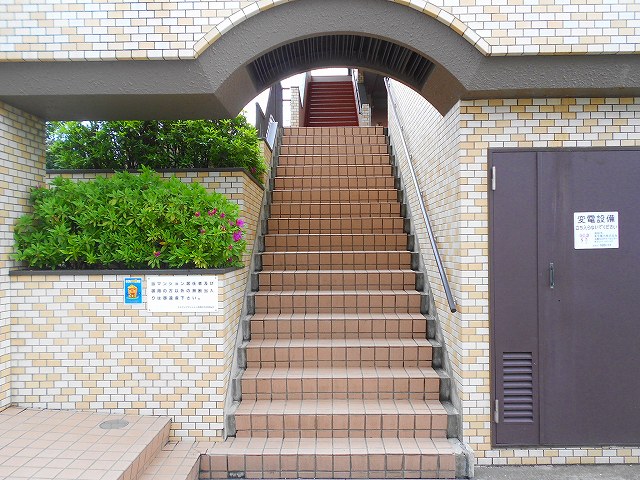 ライオンズマンション西国分寺  エントランス