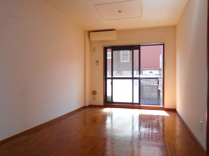 シャトル・国立  リビング