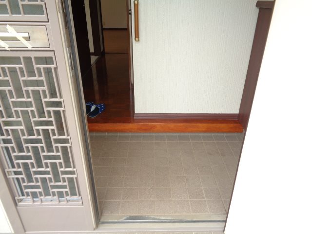 上水南町戸建 玄関