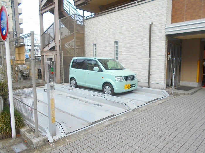 プレステージ立川 駐車場