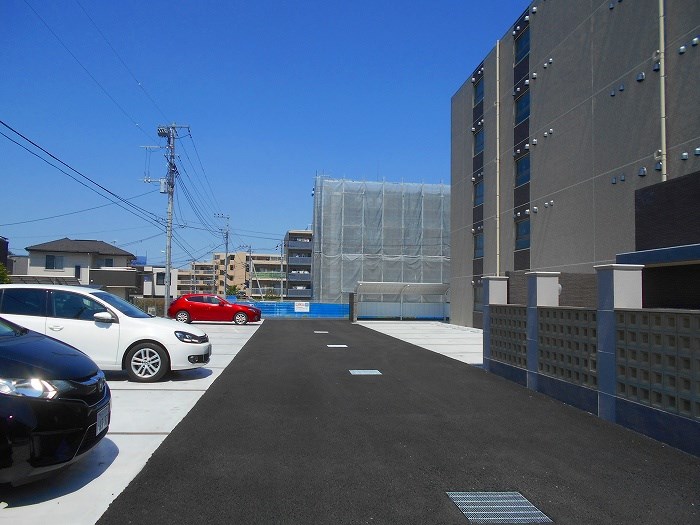 ブルージュ 駐車場