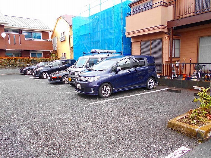 ロイヤルガーデンタカスギ  駐車場
