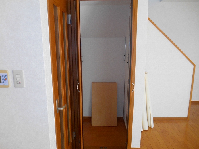 ヴェルデ２番館  収納