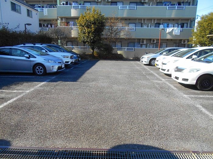 ライラック 駐車場