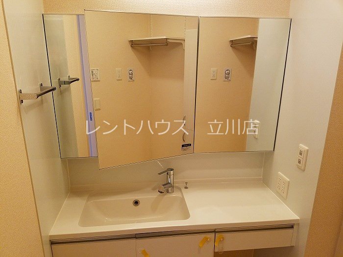 雅　壱番館 洗面所
