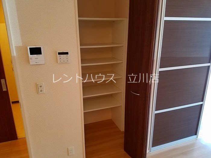 雅　壱番館 収納