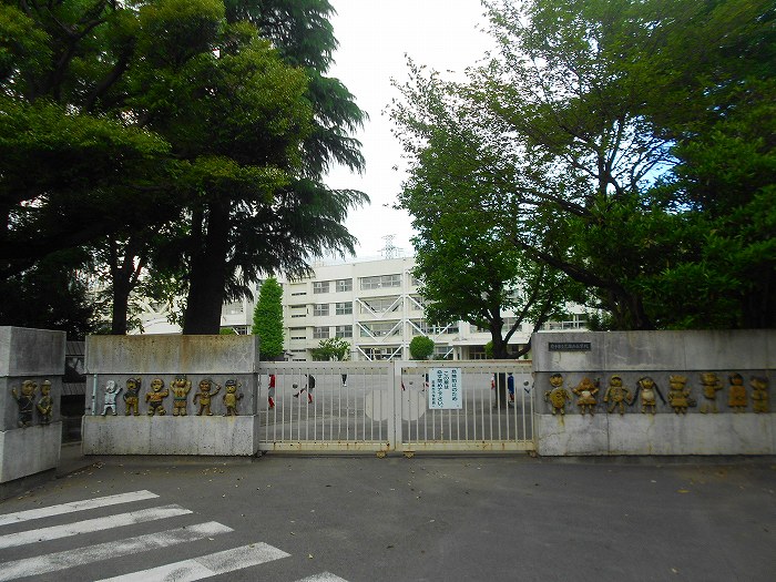 カーサエクリス  府中市立武蔵台小学校