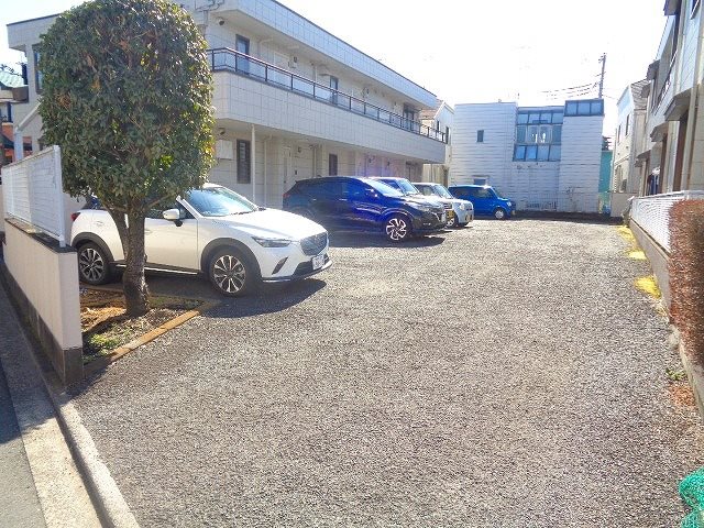 ハイツかしの木 A棟 駐車場