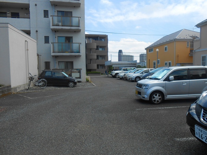 国立ロイヤルマンション 駐車場