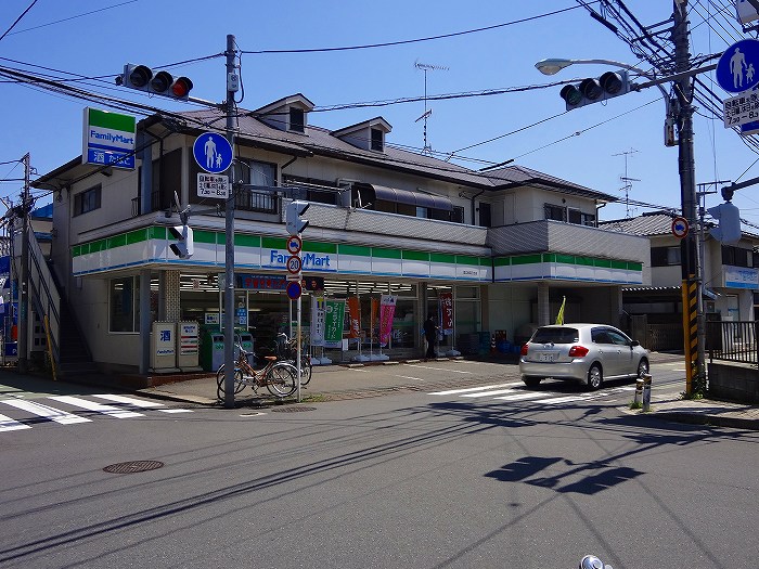 コーポ田所  ファミリーマート海田東四丁目店