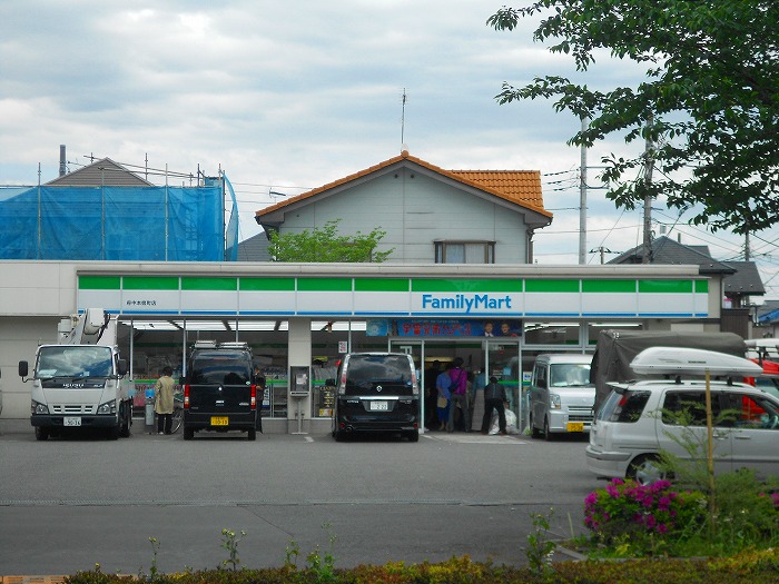 ディーウエストイズム  ファミリーマート府中西府町三丁目店