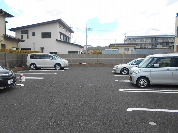 メゾンサンリット 駐車場