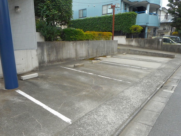 ウィステリア国立 駐車場