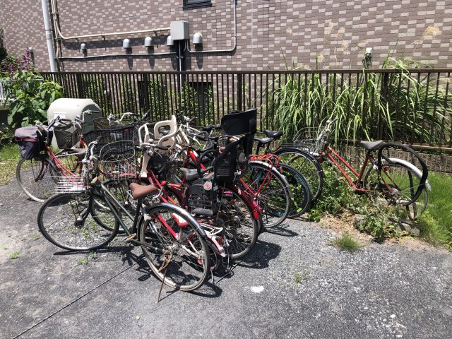迷惑な放置自転車…。