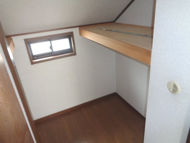 国分寺戸倉2丁目住宅  収納