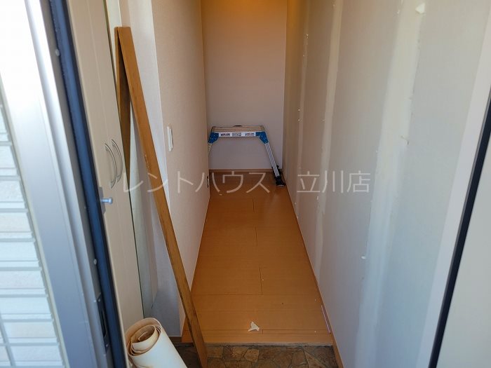 アゼリア 玄関