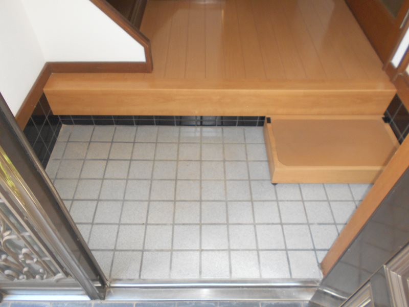 府中市栄町戸建  玄関