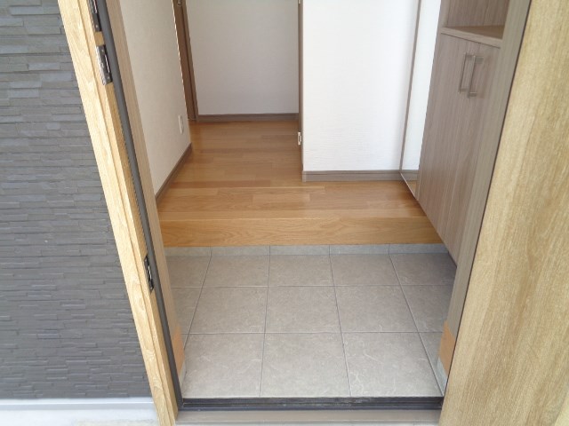 国立戸建 (㈱センセール)  玄関